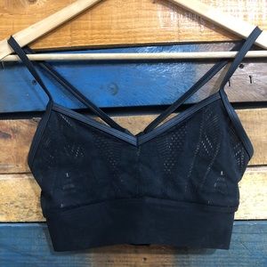 Alo  yoga sport bra Sz S black lace faux leather